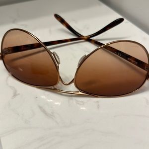 Oakley, rose gold sunglasses. Worn twice. Beautiful glasses.